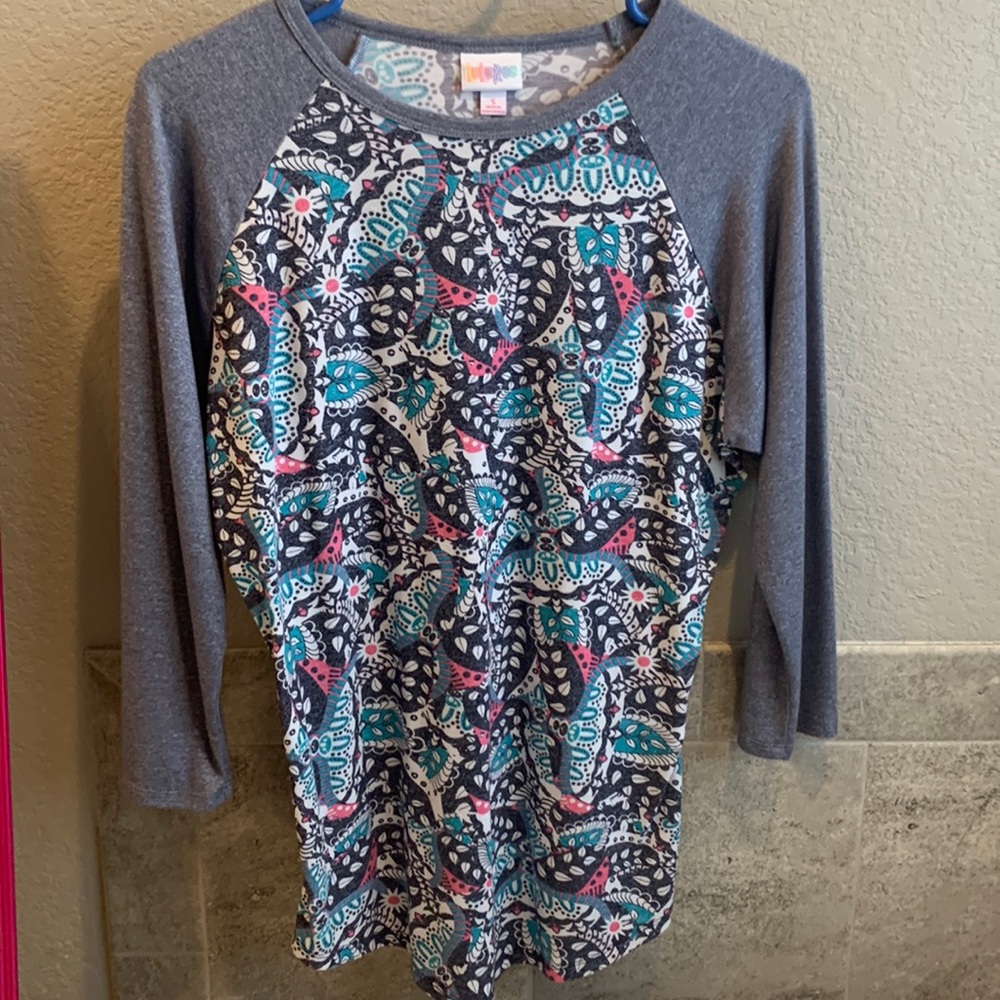 Lularoe Small randy baseball tee